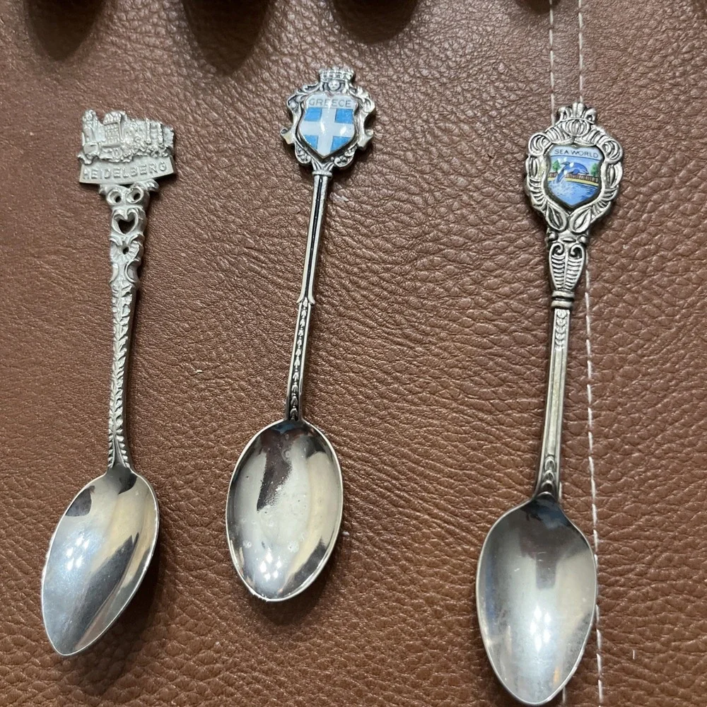20 Souvenir‎ Spoons With Holder